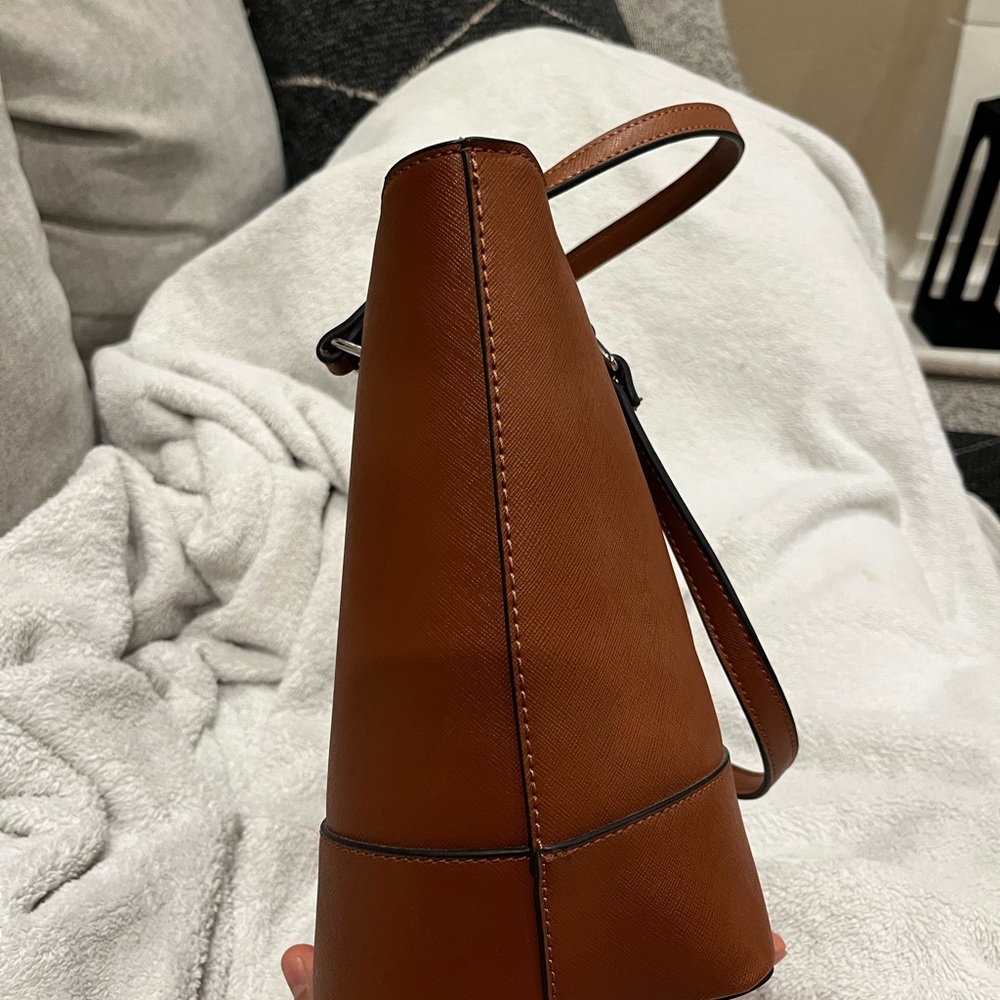 Guess Los Angeles Cognac Tote Bag - Picture 8 of 12